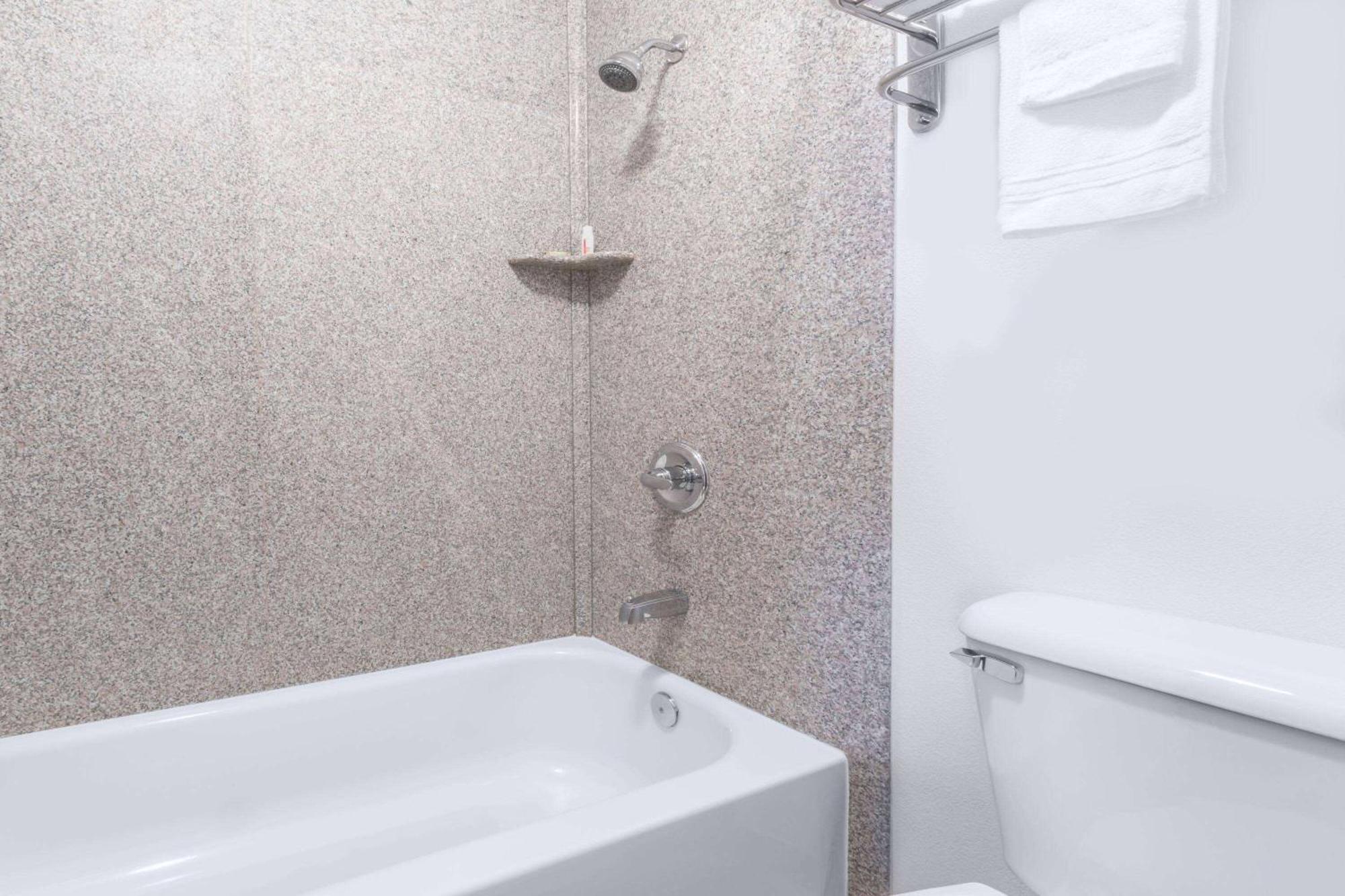 Super 8 By Wyndham Sacramento Hotel Carmichael Екстериор снимка